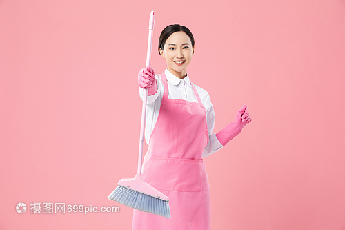 現(xiàn)代家政服務(wù)中的女性從業(yè)者 專業(yè)掃地服務(wù)的價(jià)值與未來